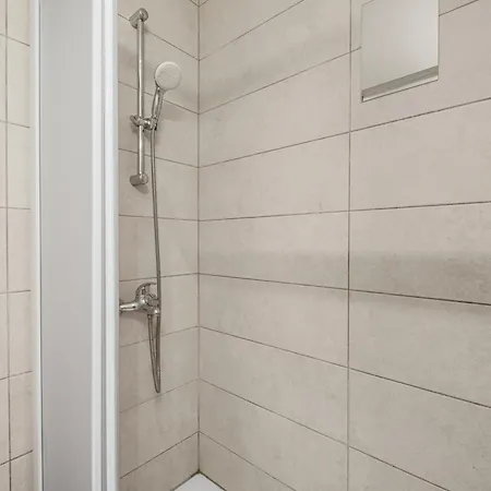 Апартаменты Latitudes 1 Bedroom