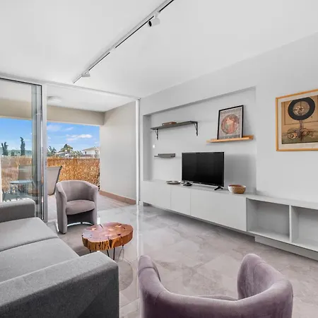 Latitudes 1 Bedroom Meneou